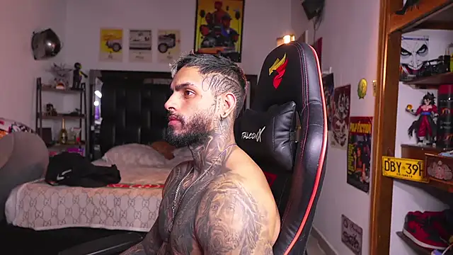 logan_hugh8 Adlı Modelin Canlı XXX Sohbeti
