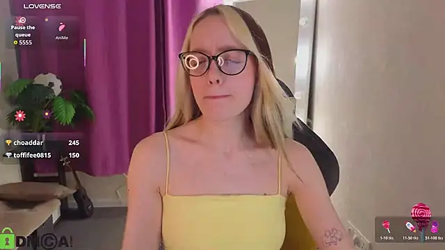 R0cket_bunny's Live XXX Chat