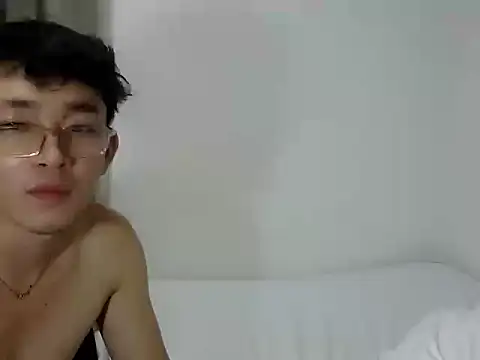 Stud_Aaron 即時 XXX 聊天