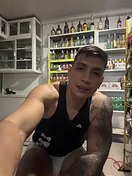 OliverWest04 live XXX chat