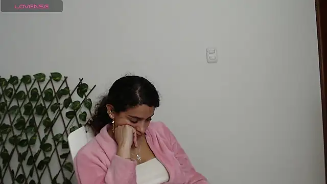 Sarabubbie's Live XXX Chat