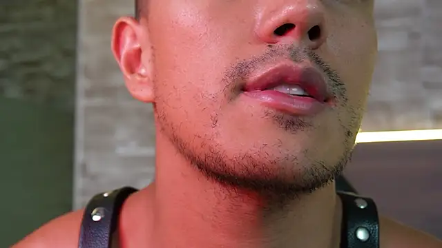 aaron_bolt's Live XXX Chat