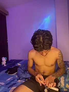 Kriss_Edwards 即時 XXX 聊天