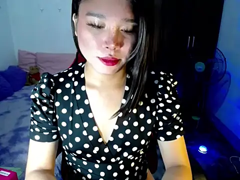 sofiathe1st Adlı Modelin Canlı XXX Sohbeti