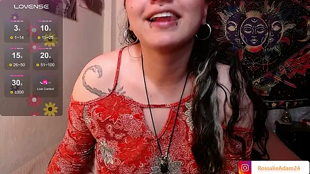 Chat XXX en directo de RossalieAdam24