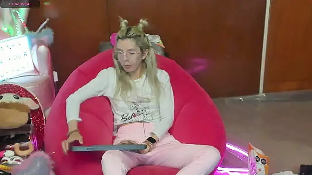 Chatroom XXX en direct de Skinygirl