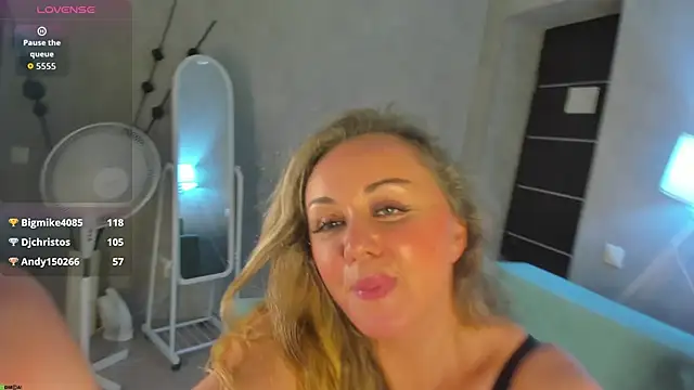 Sky_Kuper's Live XXX Chat