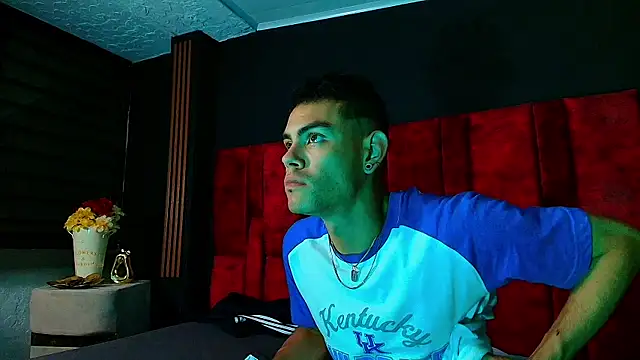 Lycan__ Adlı Modelin Canlı XXX Sohbeti
