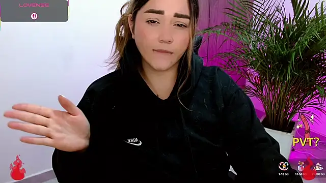 Lucia_star__ Adlı Modelin Canlı XXX Sohbeti