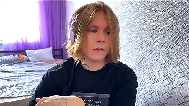 Hirtay élő XXX-chatje