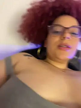 Chatroom XXX en direct de Leyah__
