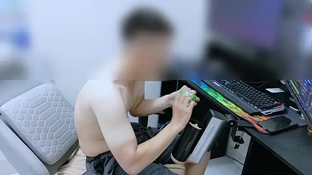 k-u-r Adlı Modelin Canlı XXX Sohbeti