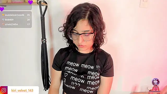 Chat XXX en directo de Kiri_Velvet