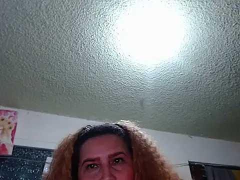 Perla1981-- live XXX chat