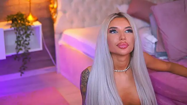 Juicy_Jessye: онлайн-секс-чат