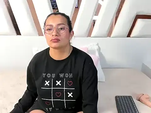 แชท XXX สดของ MiaKleinX