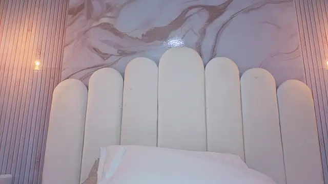 Kendall_curves' Live XXX Chat