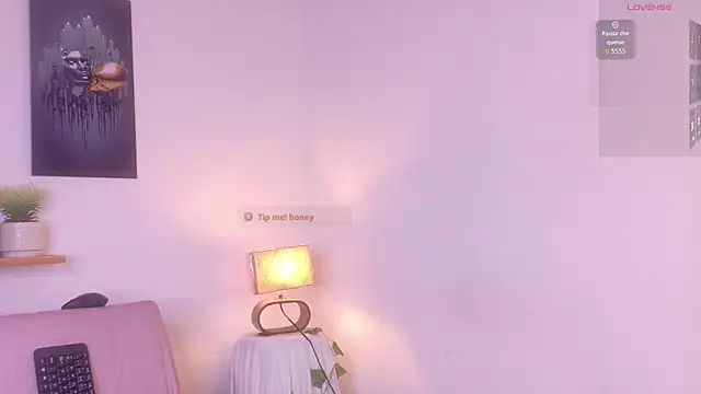 nairagold_'s Live XXX Chat