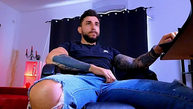 MightyAaron66 Live XXX-Chat