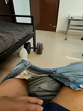 MrgigoloNCRRR9's Live XXX Chat