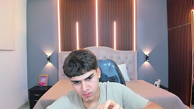 Chat XXX ao vivo de Tommy18__