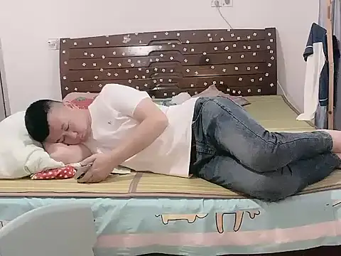 zzj_4718 élő XXX-chatje