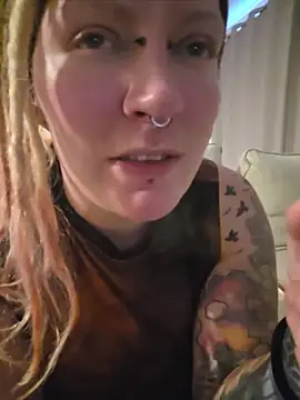 PinkTheHawk's Live XXX Chat