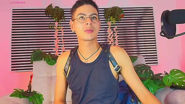 ThiiagoSaeenz's Live XXX Chat