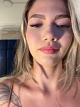 Chat XXX en directo de EmmaJhoons