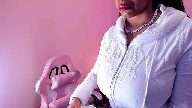 แชท XXX สดของ MadeleineSanez