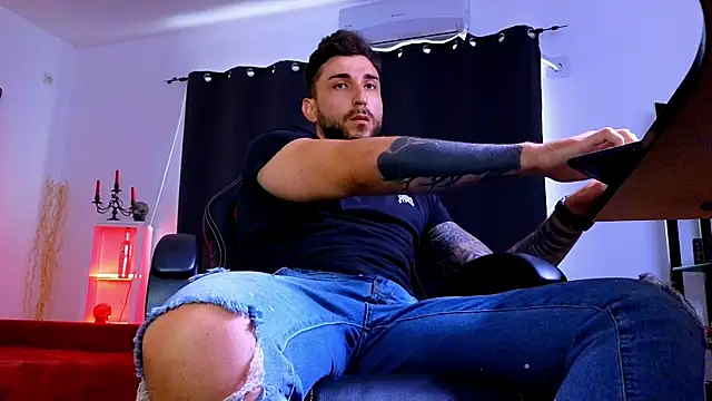 MightyAaron66 Live XXX Chat
