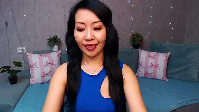 LiaPak's Live XXX Chat