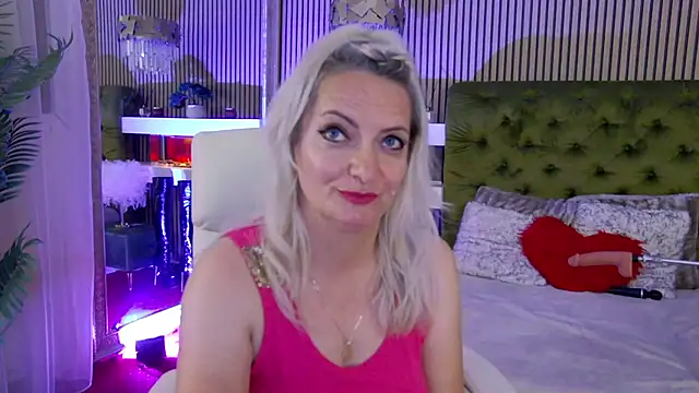 LadyTouch live XXX chat