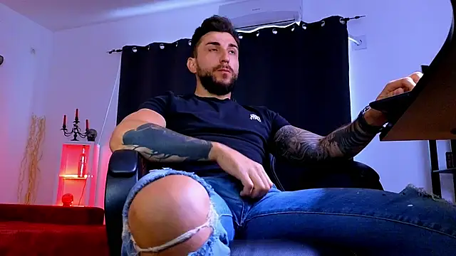 MightyAaron66 live XXX chat