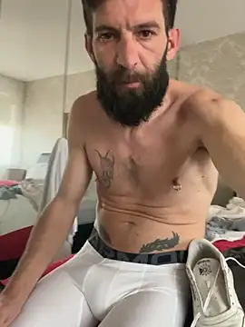 Michel_huge: διαδικτυακό σόου στην κάμερα
