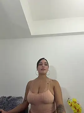 צ'אט XXX בשידור חי של RenataBrown