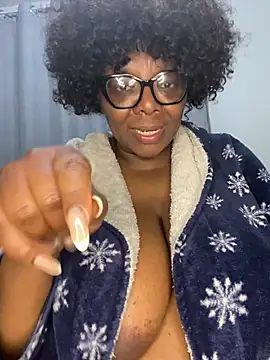 Онлайн чат XXX BoobsQueeen