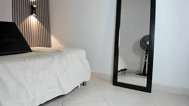 Zafiiraa Chat XXX in diretta