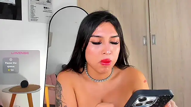 hollyprincess_2 Adlı Modelin Canlı XXX Sohbeti