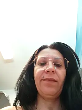 צ'אט XXX בשידור חי של SugarDiamonds