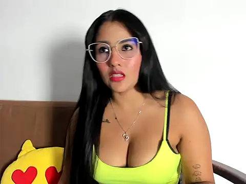 TatyGomez_'s Live XXX Chat