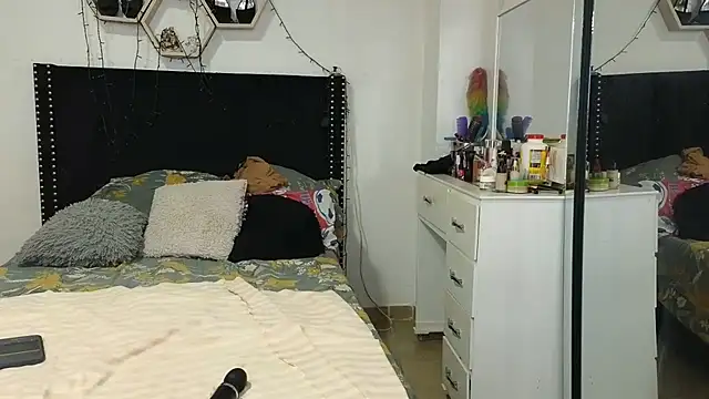 Онлайн чат XXX charlotte_077