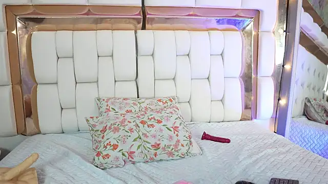 Онлайн чат XXX kinkylittlegirll