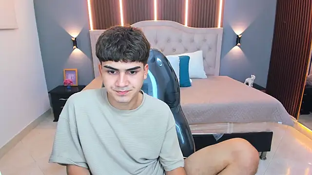 Tommy18__'s Live XXX Chat