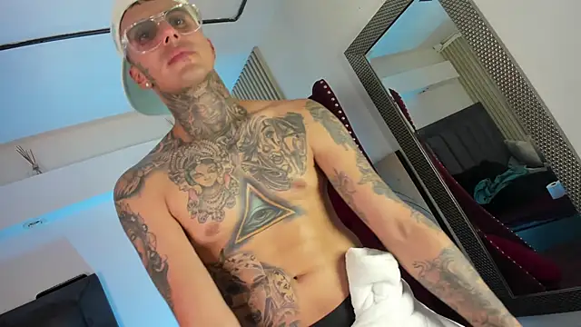 Show modela Kael_Calle na web-kameri