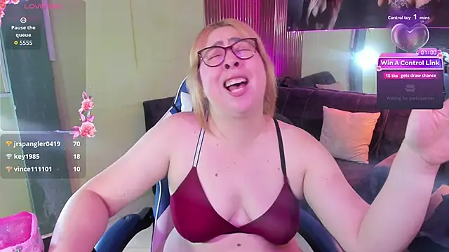 chloe_prg's Live XXX Chat