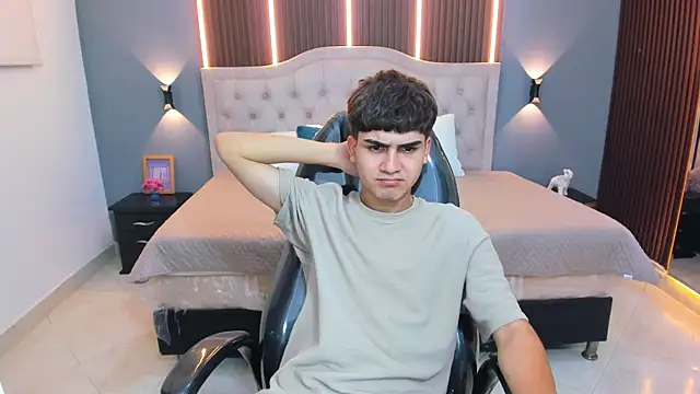 Tommy18__ Live XXX-chat