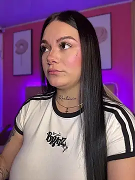 Megaan__More Adlı Modelin Canlı XXX Sohbeti