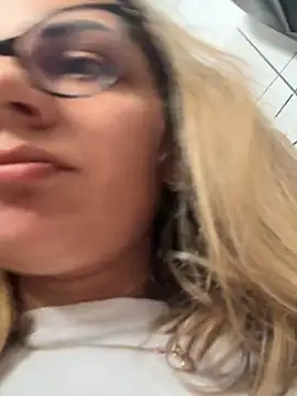 mariahotgirl Webcam Show