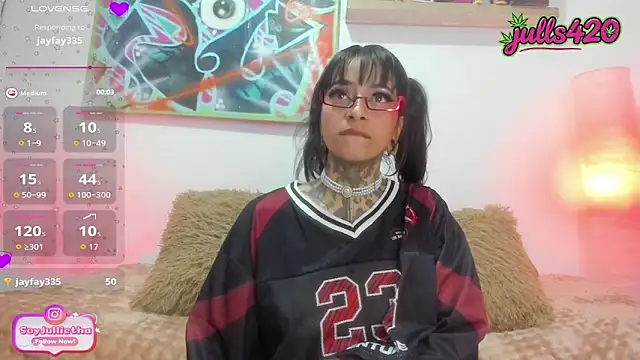 Julls420_'s Live XXX Chat